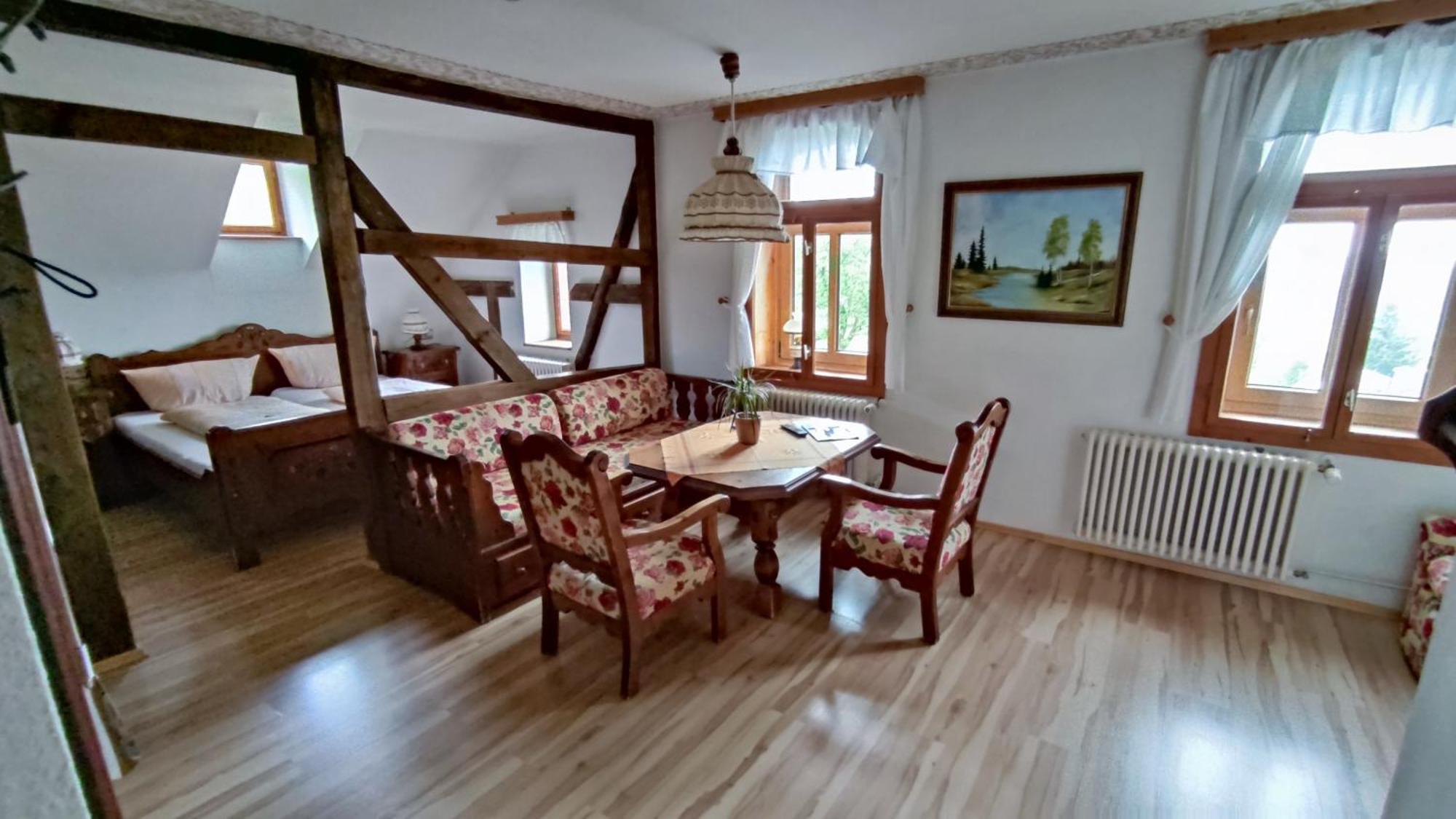 Berggasthaus & Pension Schoene Aussicht Klingenthal Exterior foto