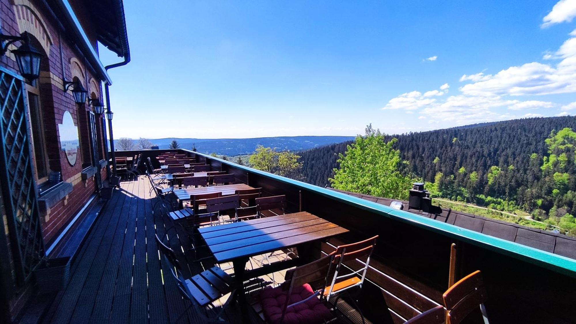 Berggasthaus & Pension Schoene Aussicht Klingenthal Exterior foto